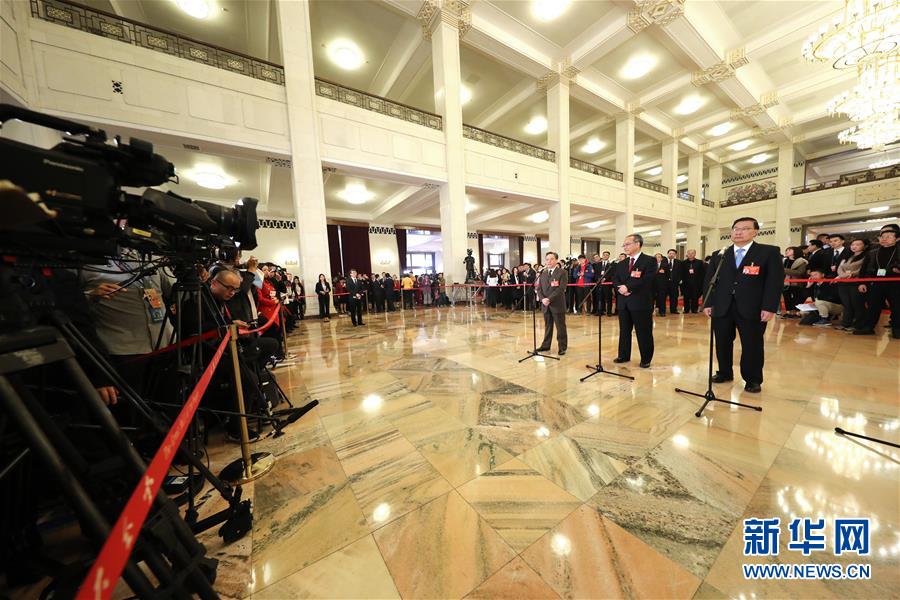 (新华全媒头条·图文互动)(7)2019——春天里的中国两会故事