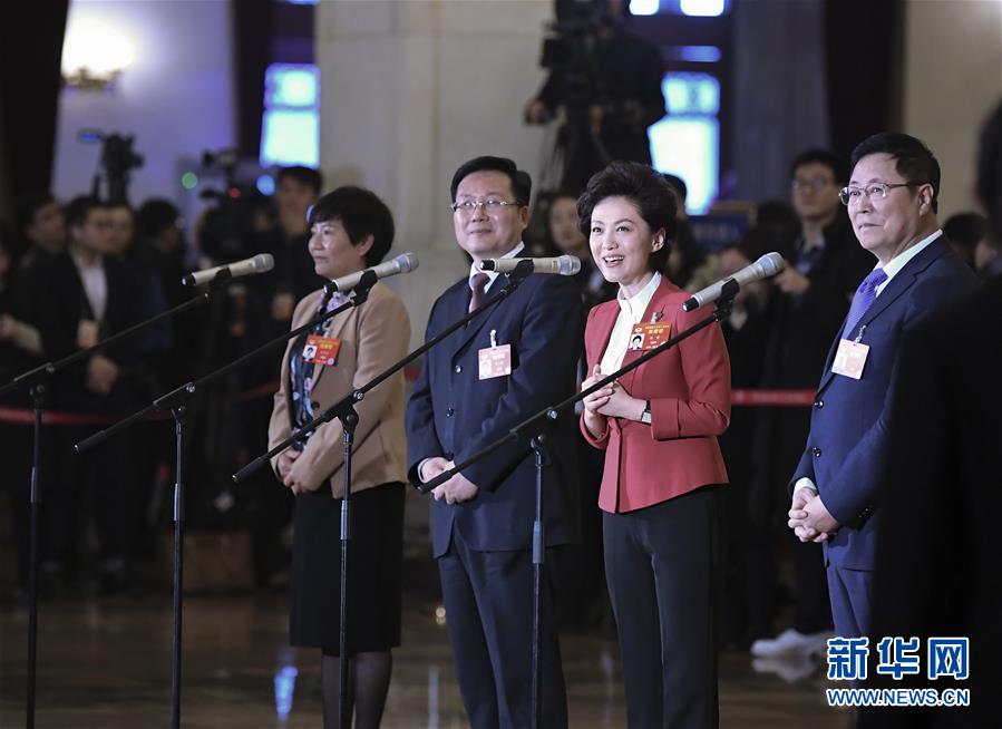 (新华全媒头条·图文互动)(8)2019——春天里的中国两会故事