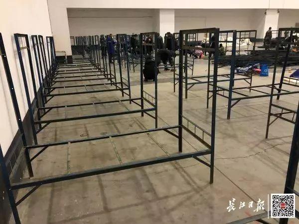 武汉连夜开建方舱医院,解放军曾用于汶川