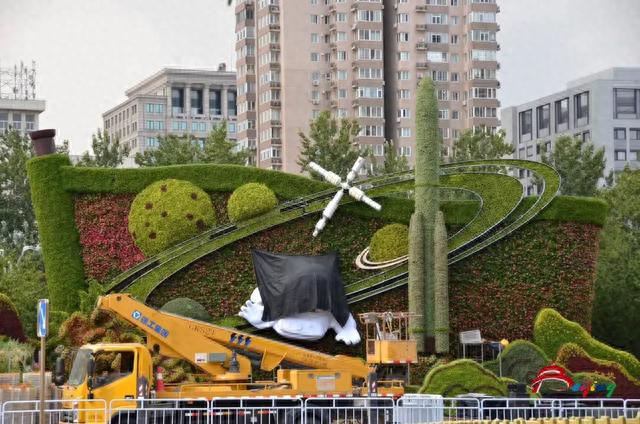 今日实拍!“祝福祖国”巨型花篮亮相天安门广场,国庆花坛实景抢先看!