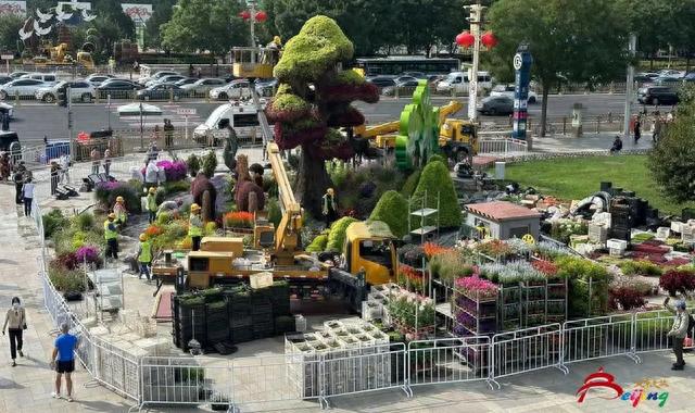 今日实拍!“祝福祖国”巨型花篮亮相天安门广场,国庆花坛实景抢先看!