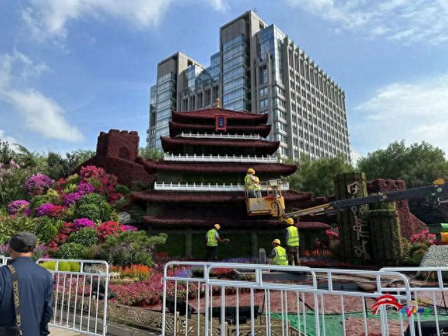 今日实拍!“祝福祖国”巨型花篮亮相天安门广场,国庆花坛实景抢先看!