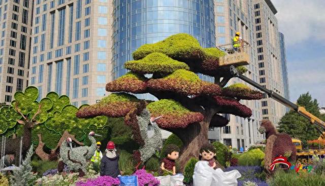 今日实拍!“祝福祖国”巨型花篮亮相天安门广场,国庆花坛实景抢先看!