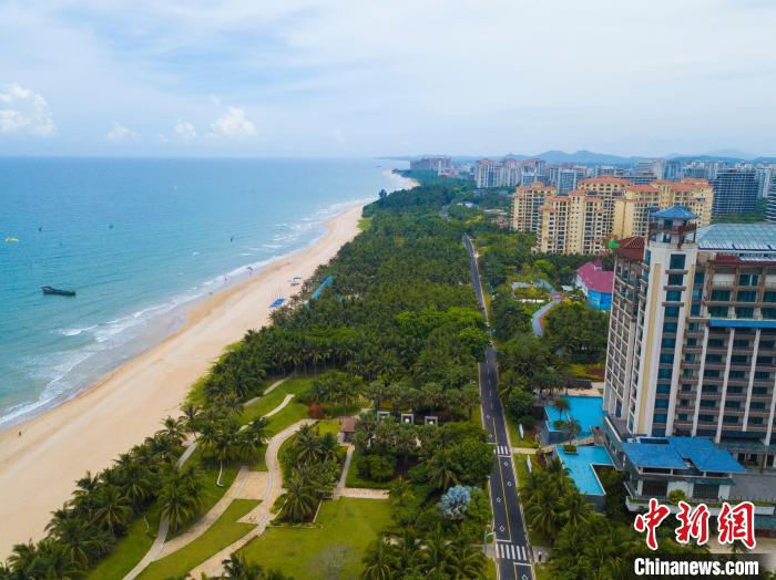 图为航拍海南环岛旅游公路琼海博鳌湾段。林士杰 摄 图为航拍海南环岛旅游公路琼海博鳌湾段。林士杰 摄