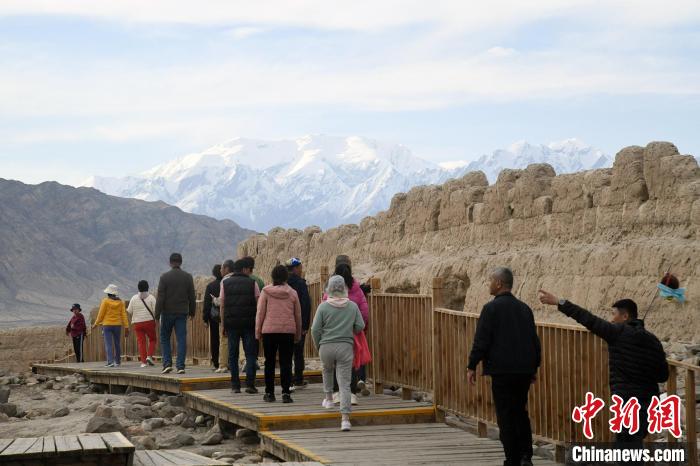 新疆喀什地区旅游业快速复苏前4月接待国内游客同比增长74%
