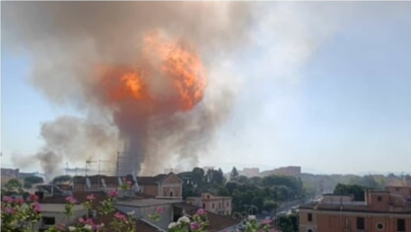 “加油站爆炸现场腾起巨大火球”，意大利总理发声