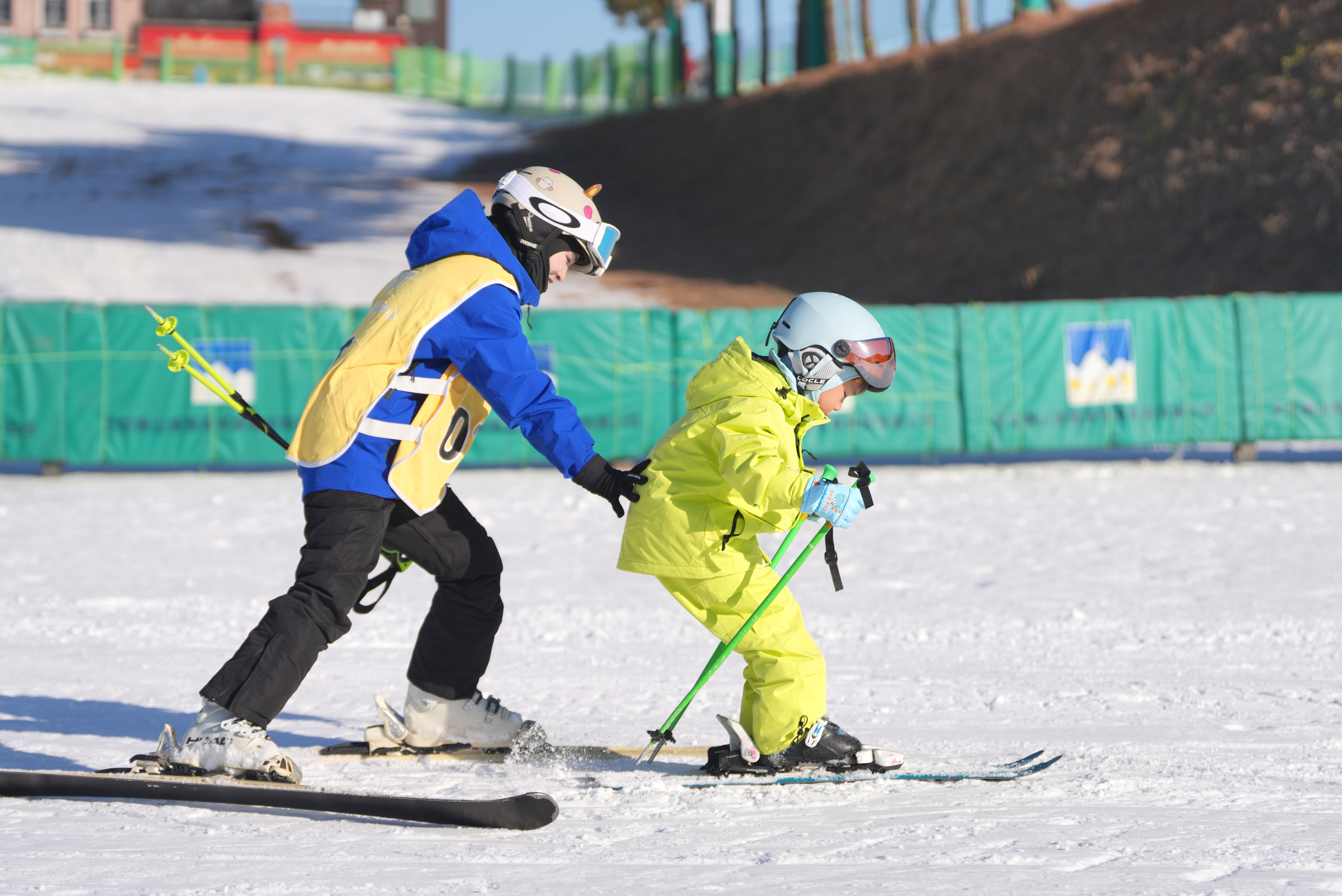 和冠欣251207-密云欢乐冰雪季启动8
