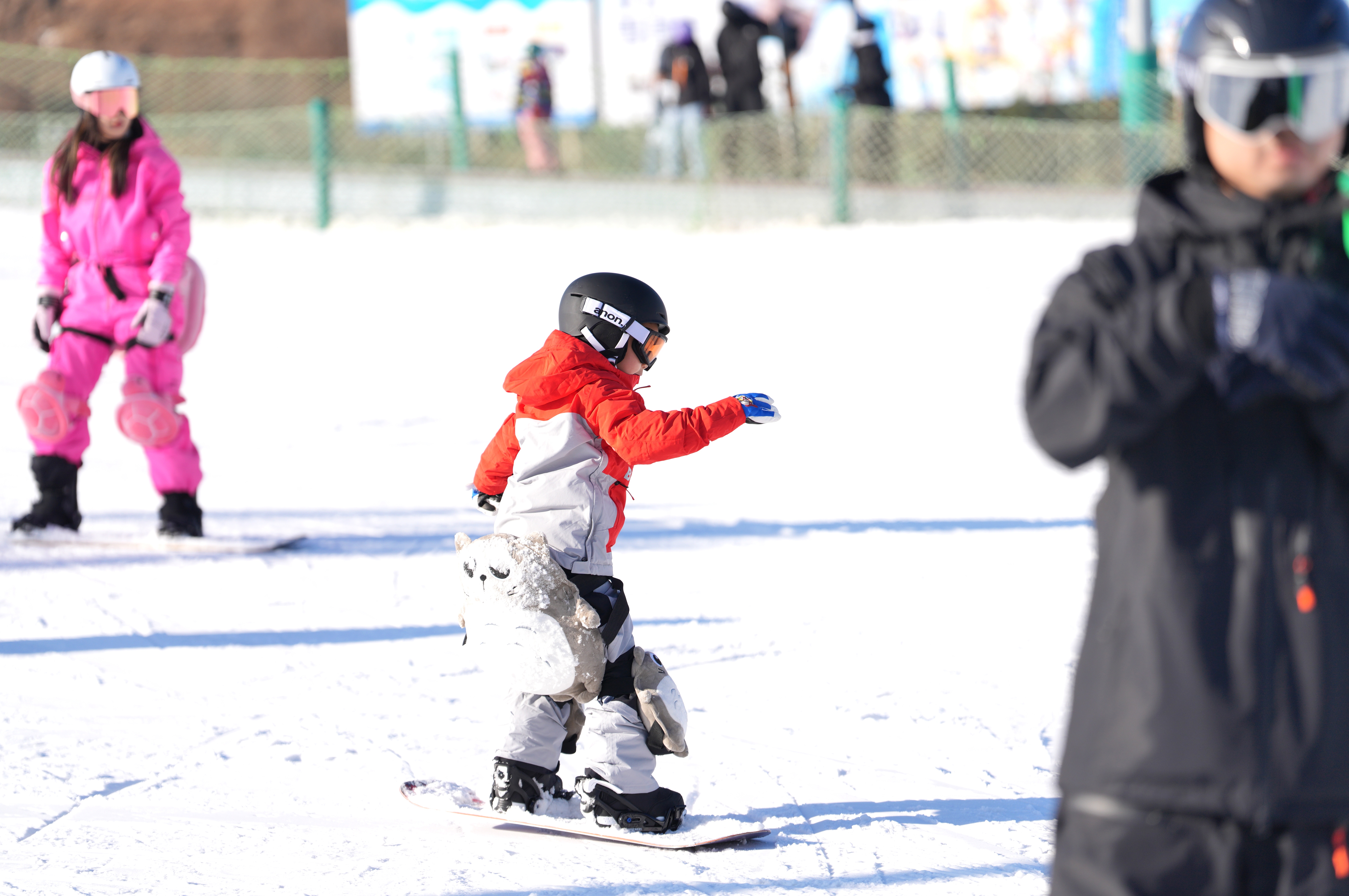 和冠欣251207-密云欢乐冰雪季启动9