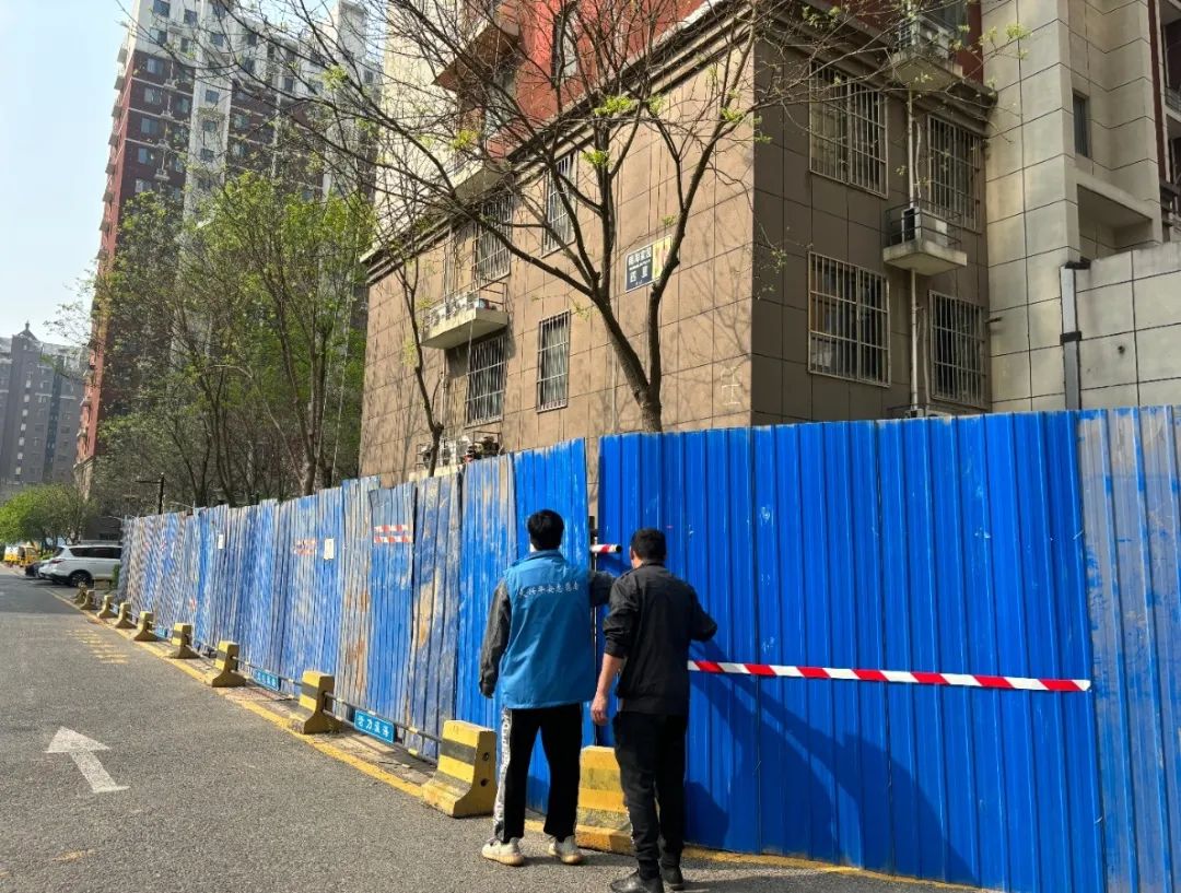 20250411瀛海家园二里 杨雪 社区“敲门行动”暖人心 (2).jpg