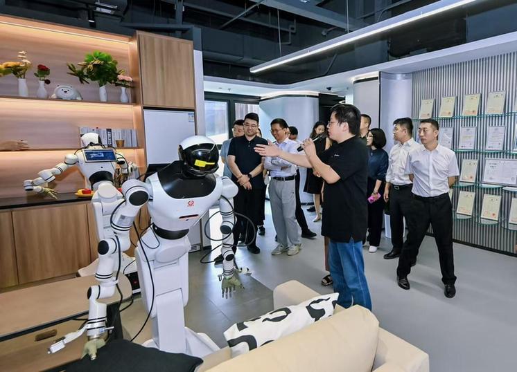 石景山人形机器人数据训练中心打造具身智能机器人训练场“中国方案”