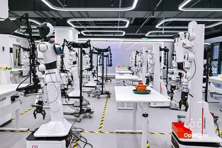 石景山人形机器人数据训练中心打造具身智能机器人训练场“中国方案”