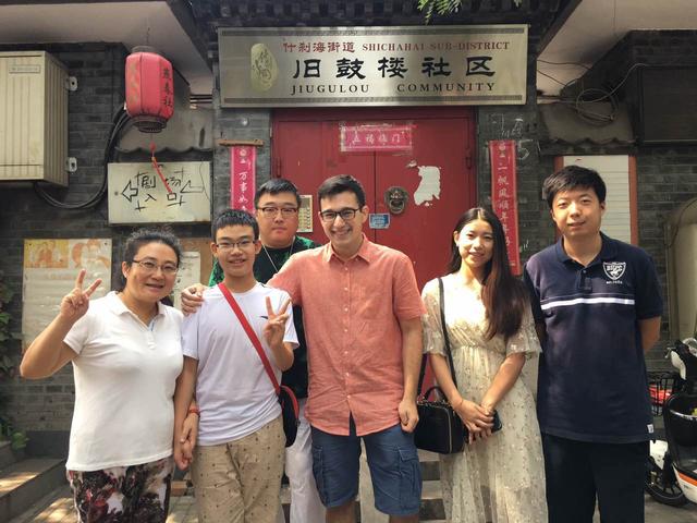 看看咱北京人多会玩 老少爷们大妞大婶自拍京味儿微电影找乐
