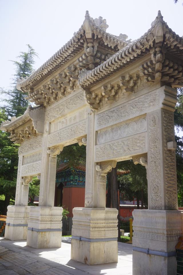 300年来秘不示人 西黄寺“隐藏”着这座北京最美白塔