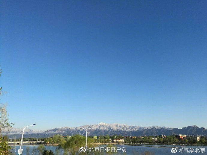 海坨戴雪，伍永学拍摄