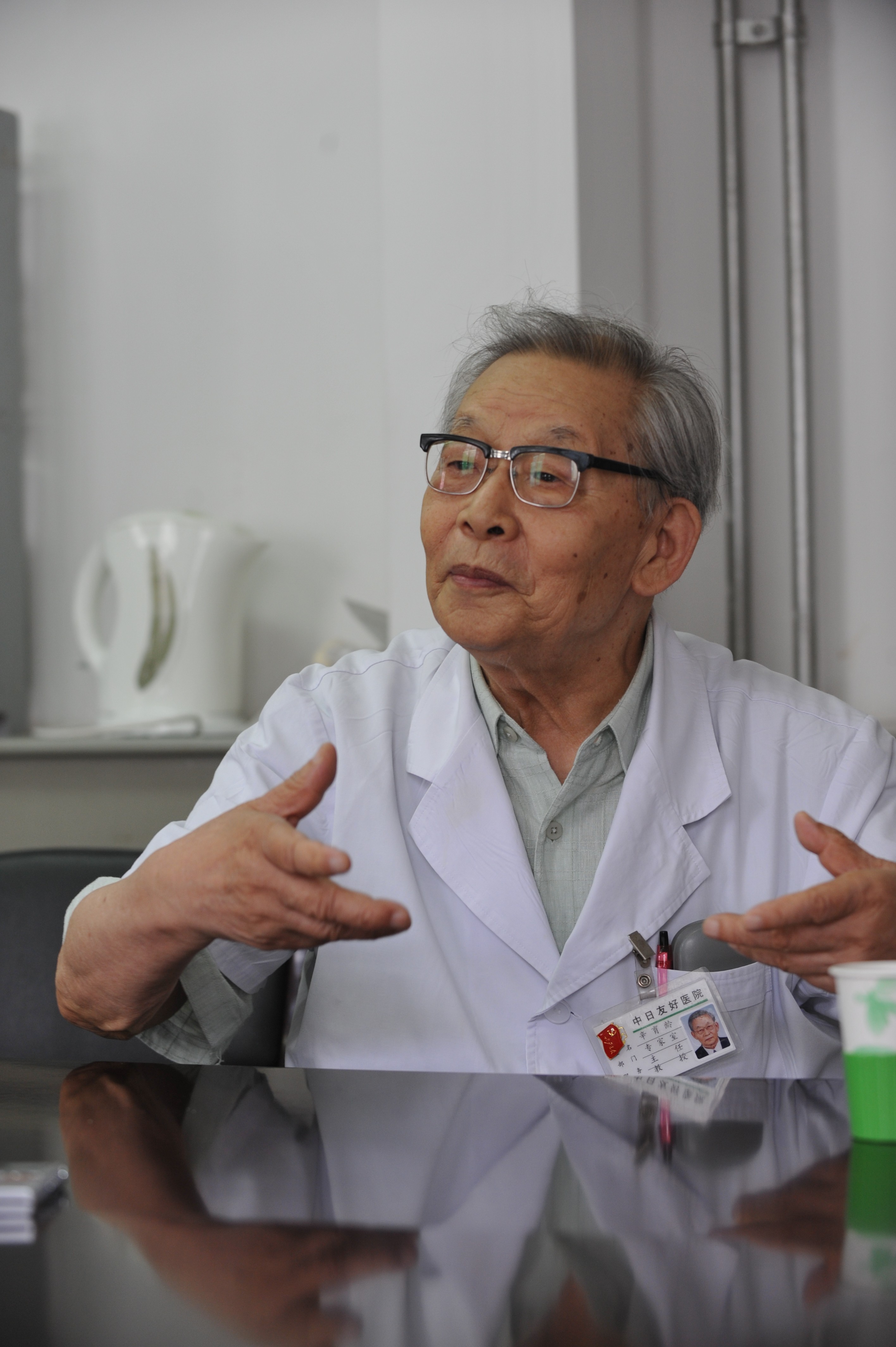 与党同龄的七一勋章获得者辛育龄仁心慧术书写百年忠诚