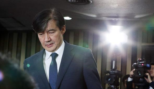 文在寅陷“男版闺蜜门”，与朴槿惠风波惊人相似