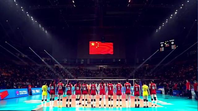 中国女排赢到夺冠，主教练郎平哭了