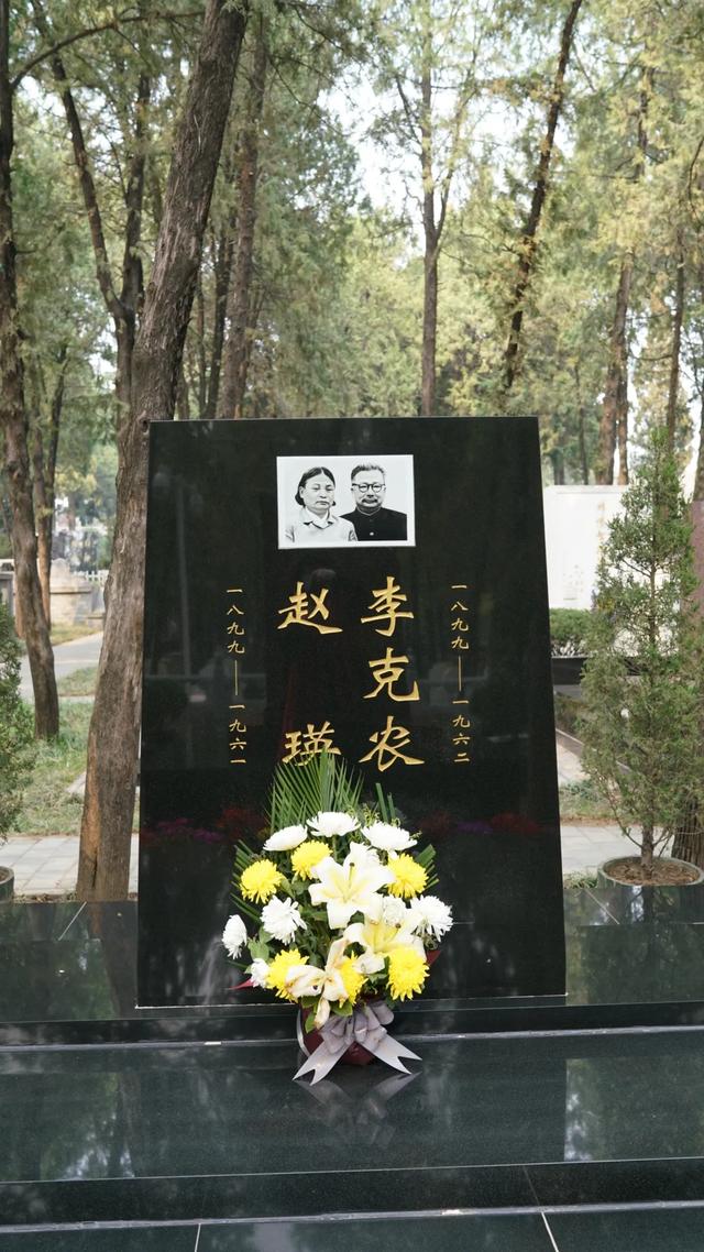 八宝山革命公墓遇见这些熟悉的名字，这里埋藏着太多传奇和秘密