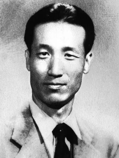 八宝山神秘墓碑的主人曾是北平解放大功臣，守着不能说的秘密去世