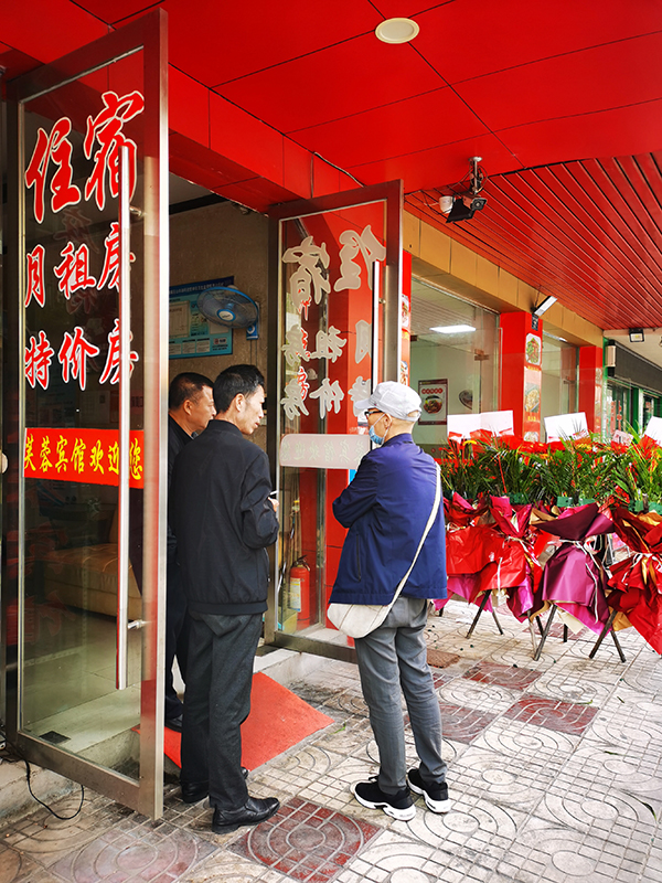 郭沛东到宾馆了解父亲当时住宿情况。 澎湃新闻记者 朱远祥 图 