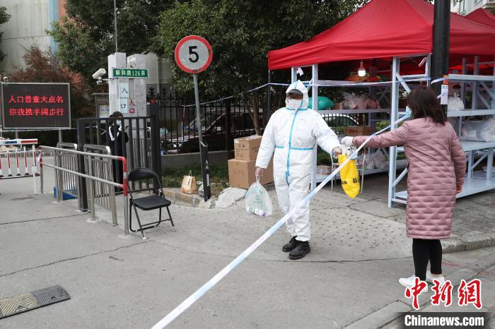 顺合路126弄小区被列为中风险地区。张亨伟 摄
