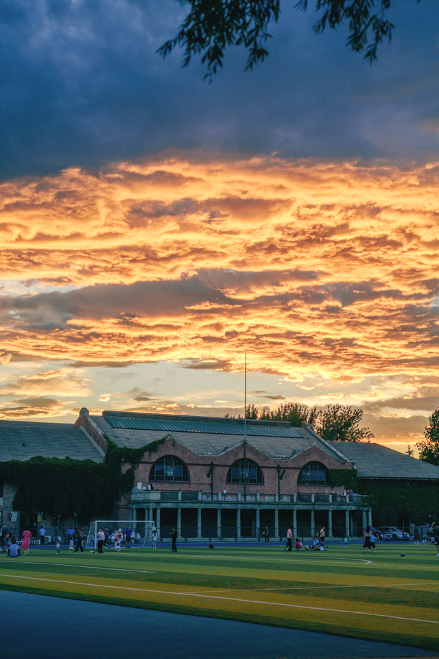 在依旧热烈的初秋，和清华相遇