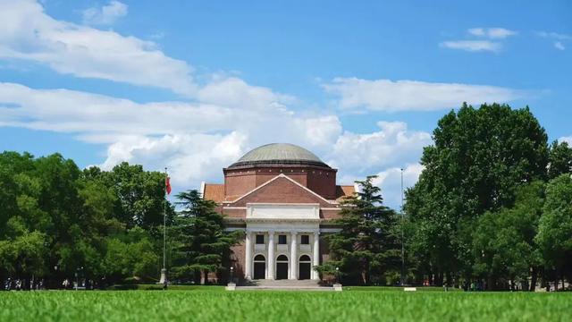 在依旧热烈的初秋，和清华相遇