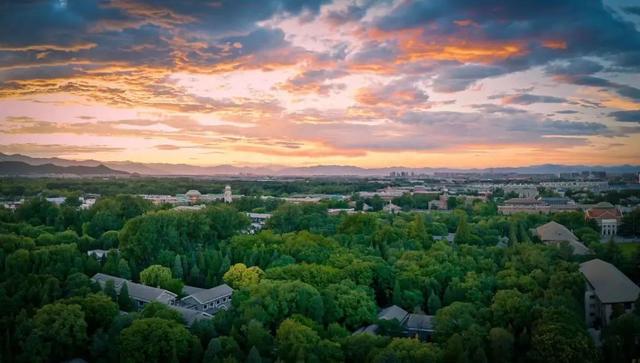 在依旧热烈的初秋，和清华相遇