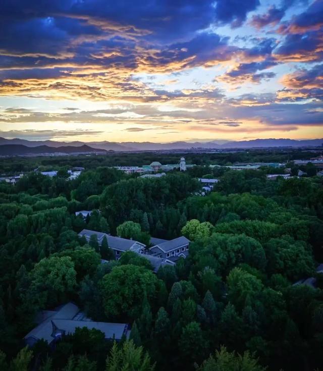 在依旧热烈的初秋，和清华相遇