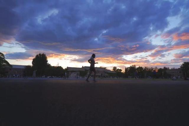 在依旧热烈的初秋，和清华相遇