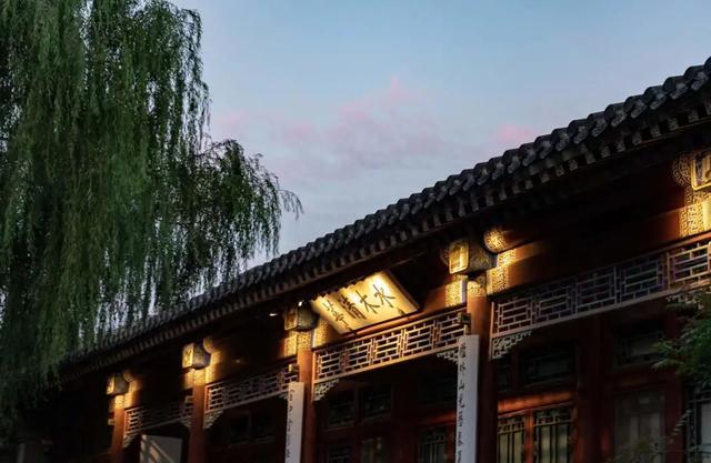 在依旧热烈的初秋，和清华相遇