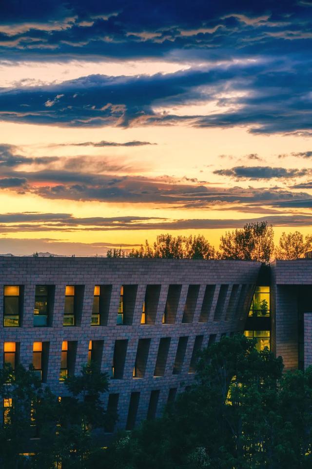 在依旧热烈的初秋，和清华相遇