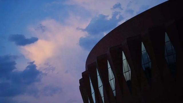 在依旧热烈的初秋，和清华相遇