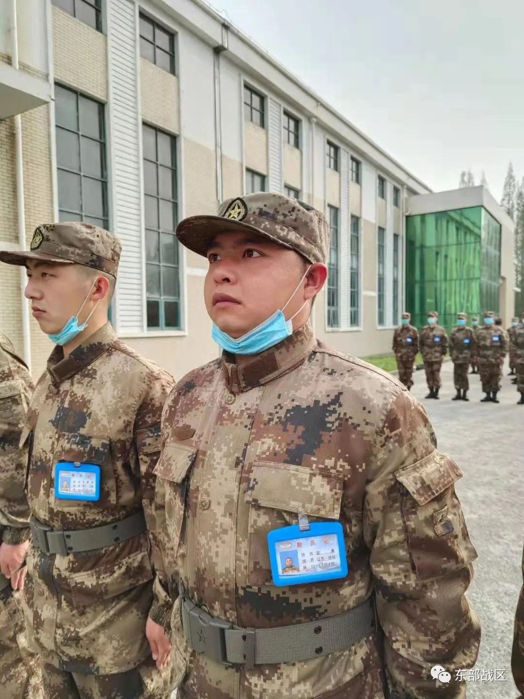 同学,你们的班主任来当兵啦!