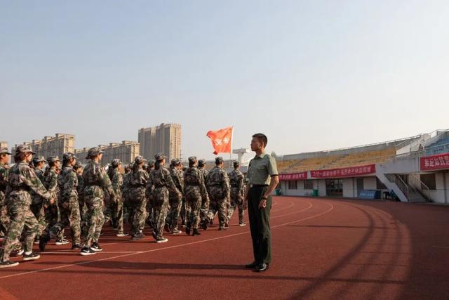 专业第一、42门满绩、36项荣誉……这位“兵哥哥”用奋斗自强，书写青春故事！