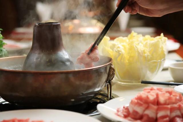 爱吃生鱼生腌、火锅七上八下？病从口入，“戊”必小心！