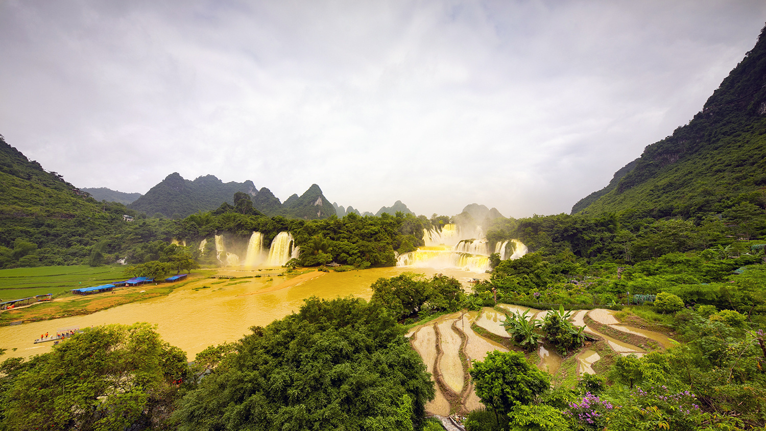 连续的降雨，德天瀑布水量暴涨.jpg?x-oss-process=style/w10
