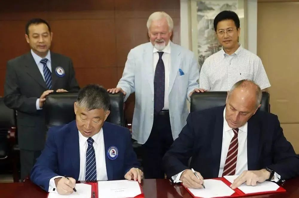 雷德格雷夫与中国赛艇队签约。