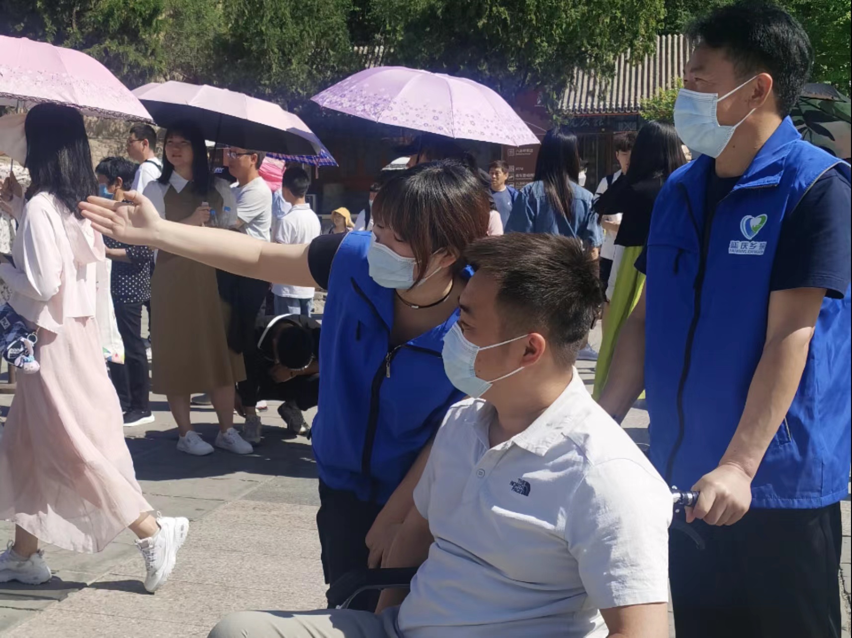 端午节八达岭长城客流量创新高,景区为游客送“清凉”