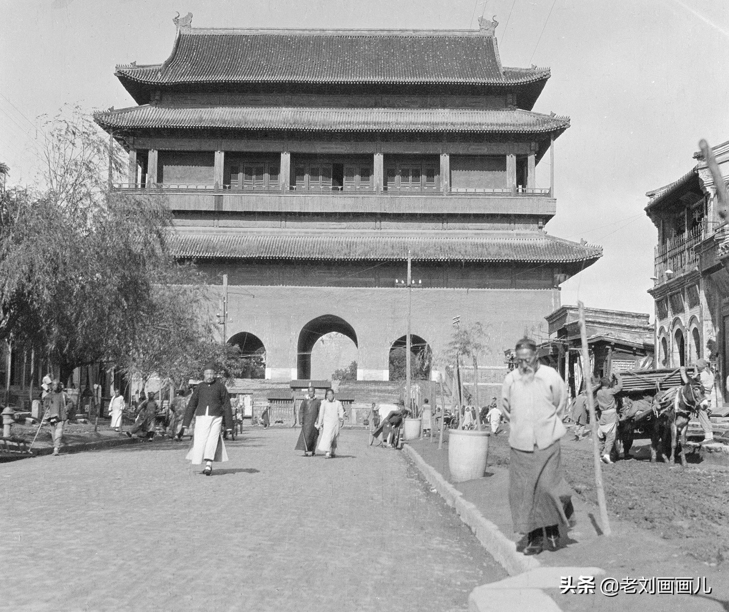 这里的钟楼曾经每天报时两次：说说钟鼓楼、什刹海
