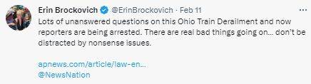 网友评论：“俄亥俄州火车脱轨事件有很多悬而未决的问题，现在记者们被逮捕了。真正糟糕的事情正在发生……不要被无意义的问题分心。”