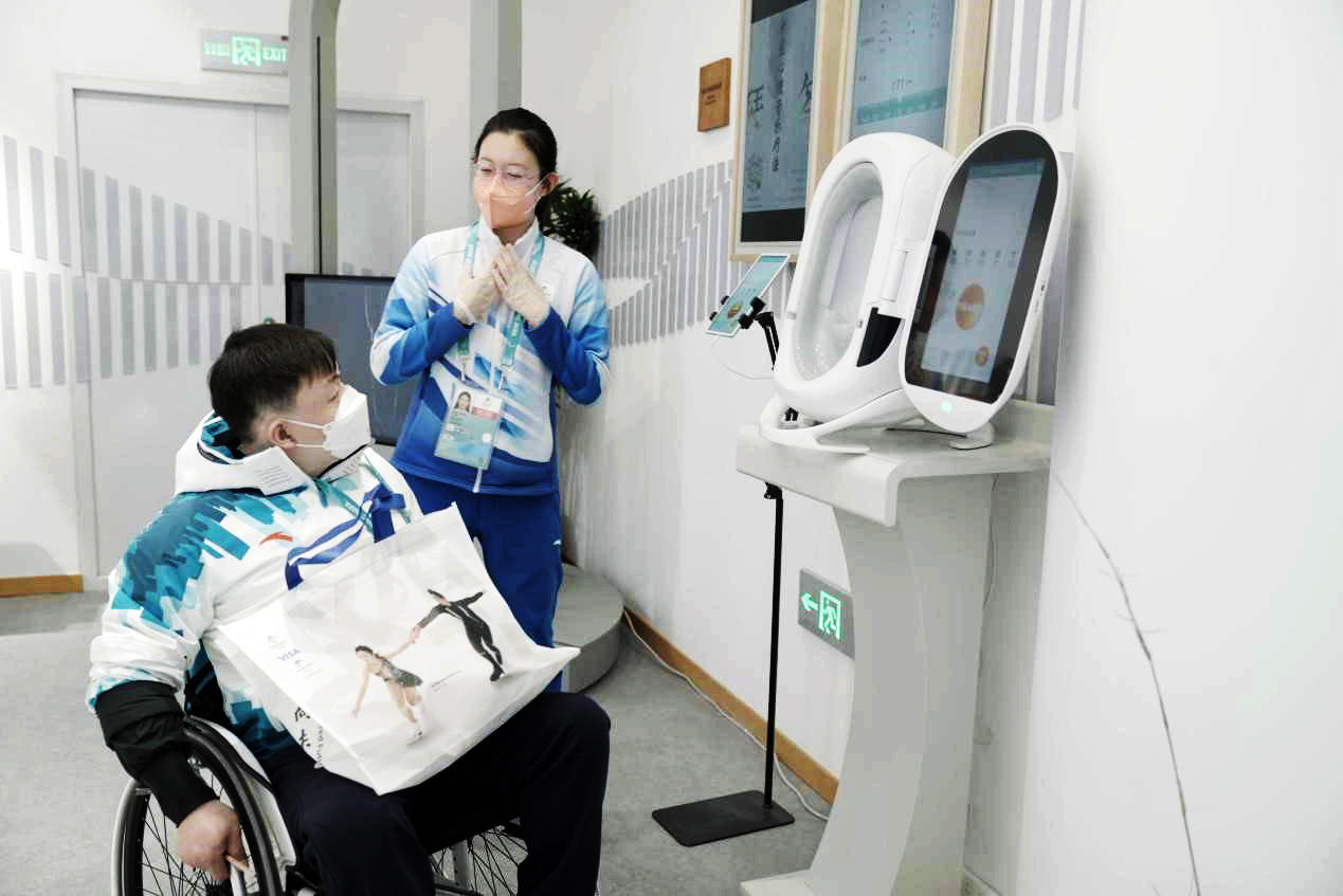 （志愿者在服务中）