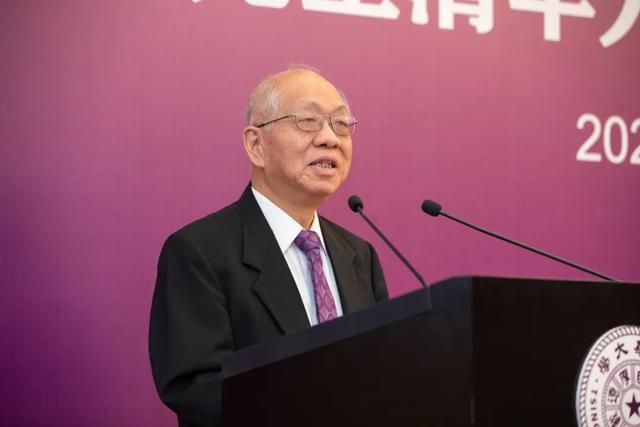 丘成桐先生受聘清华大学讲席教授！