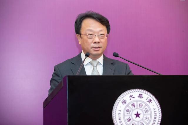 丘成桐先生受聘清华大学讲席教授！