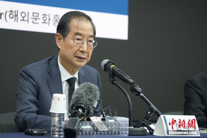 当地时间11月1日下午，韩国总理韩德洙就29日晚间梨泰院踩踏事故举行外国记者见面会。 中新社记者 刘旭 摄 
