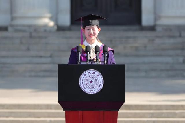 学生代表白钰卓在2022年本科生毕业典礼上的发言 | 探索中寻找前进的方向