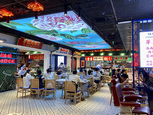 6月29日中午，上海来福士广场，顾客在店堂食。&nbsp;&nbsp;澎湃新闻记者 陈悦 图