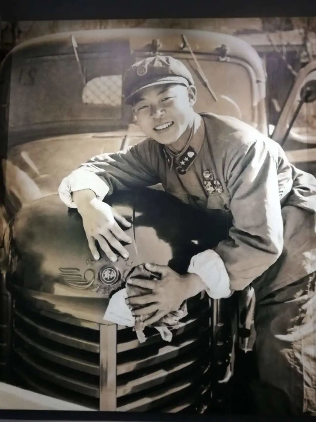 雷锋牺牲近60年！他的“朋友圈”早有一大批“雷锋”了