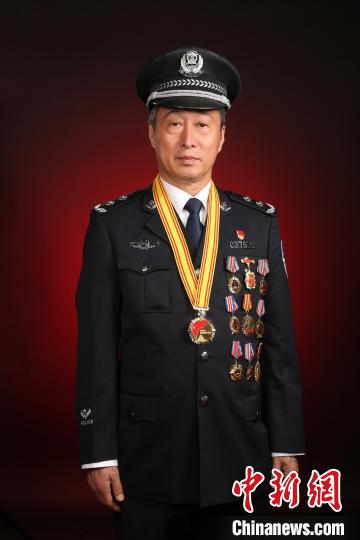 张惠领警服照(退休前) 北京市公安局海淀分局供图
