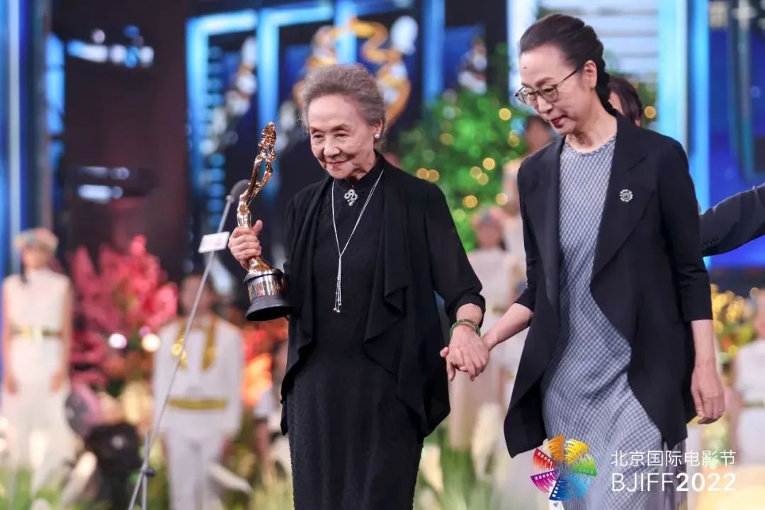 第十二届北京国际电影节举行闭幕式，隆重揭晓“天坛奖”十大奖项